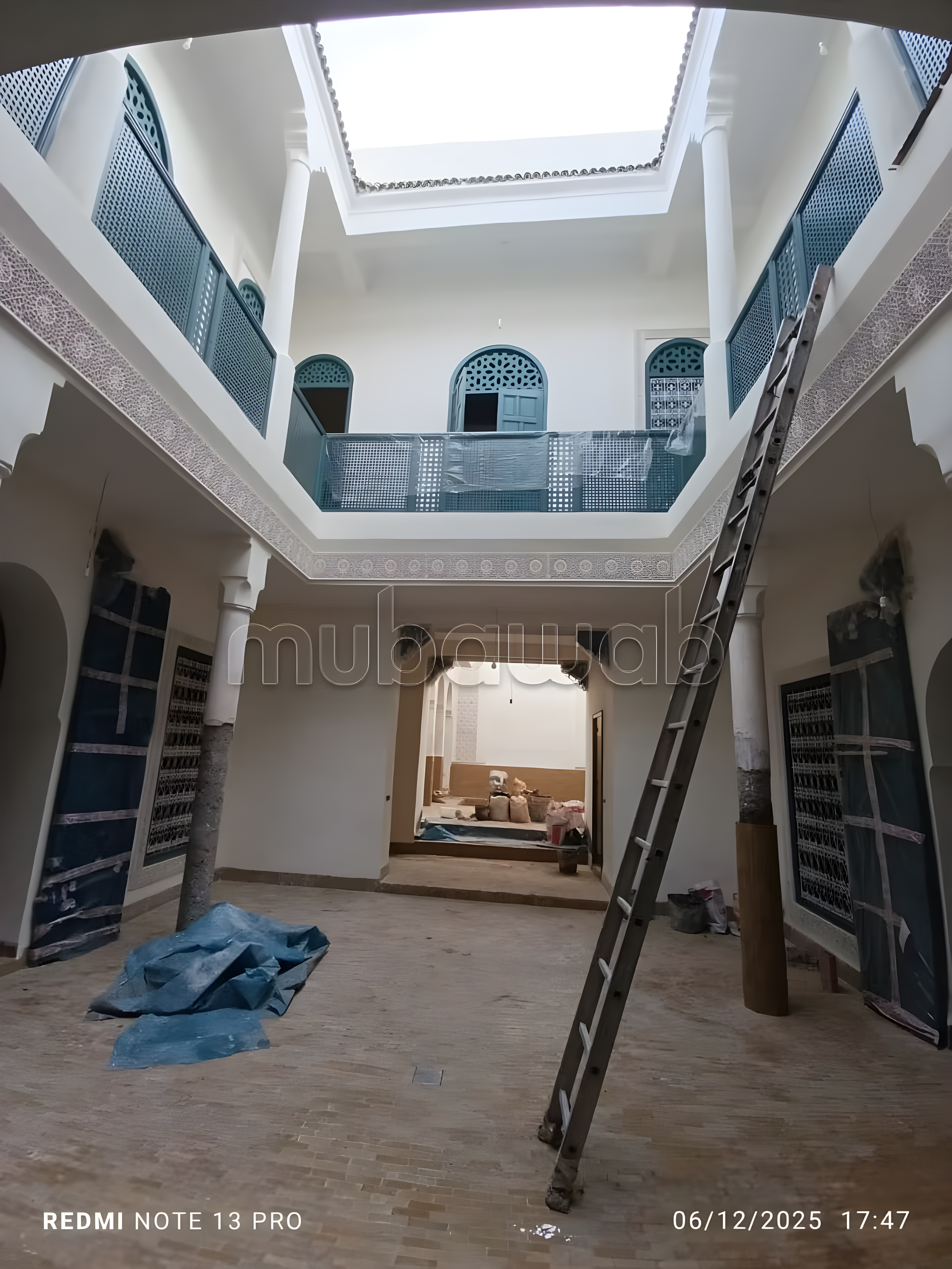 Traditional Moroccan courtyard with ornate arches in Kaa El Machraa guesthouse.
